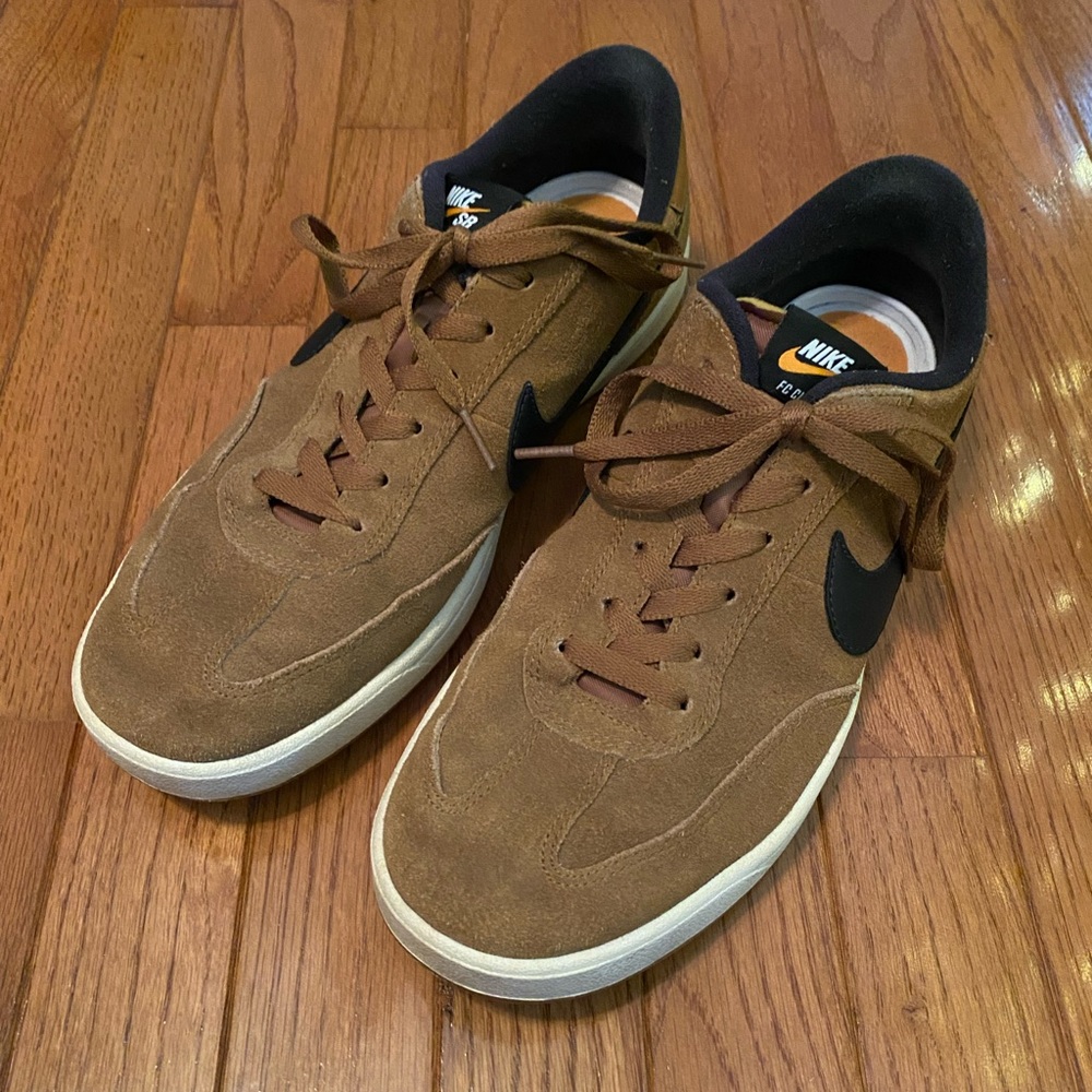Nike Men's SB FC Classic Brown Suede Sneakers